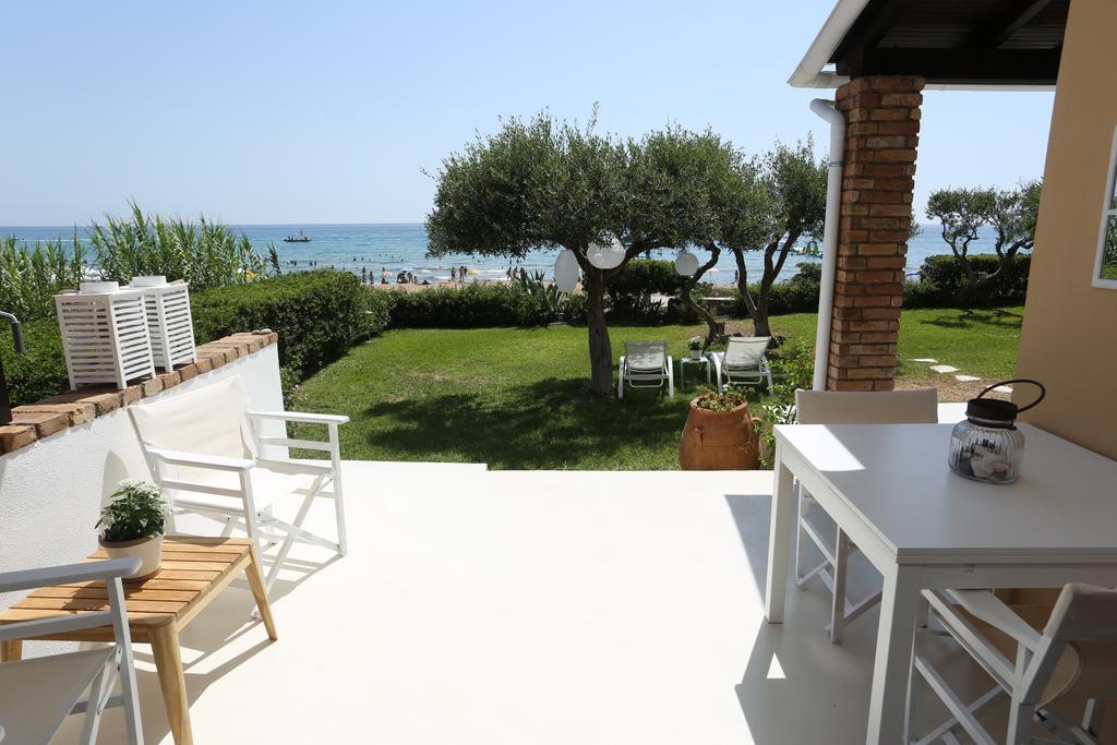 Villa Seafront Calista Beach House With Garden à Glyfada  Extérieur photo