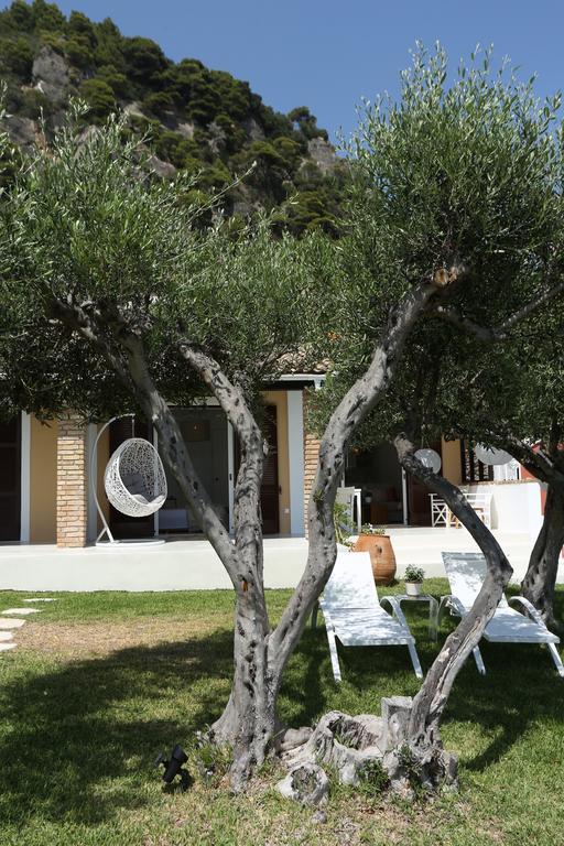 Villa Seafront Calista Beach House With Garden à Glyfada  Extérieur photo